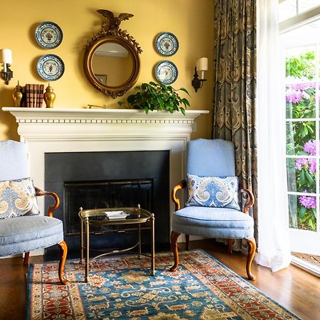 Francis Malbone House Bed & Breakfast Нюпорт Екстериор снимка