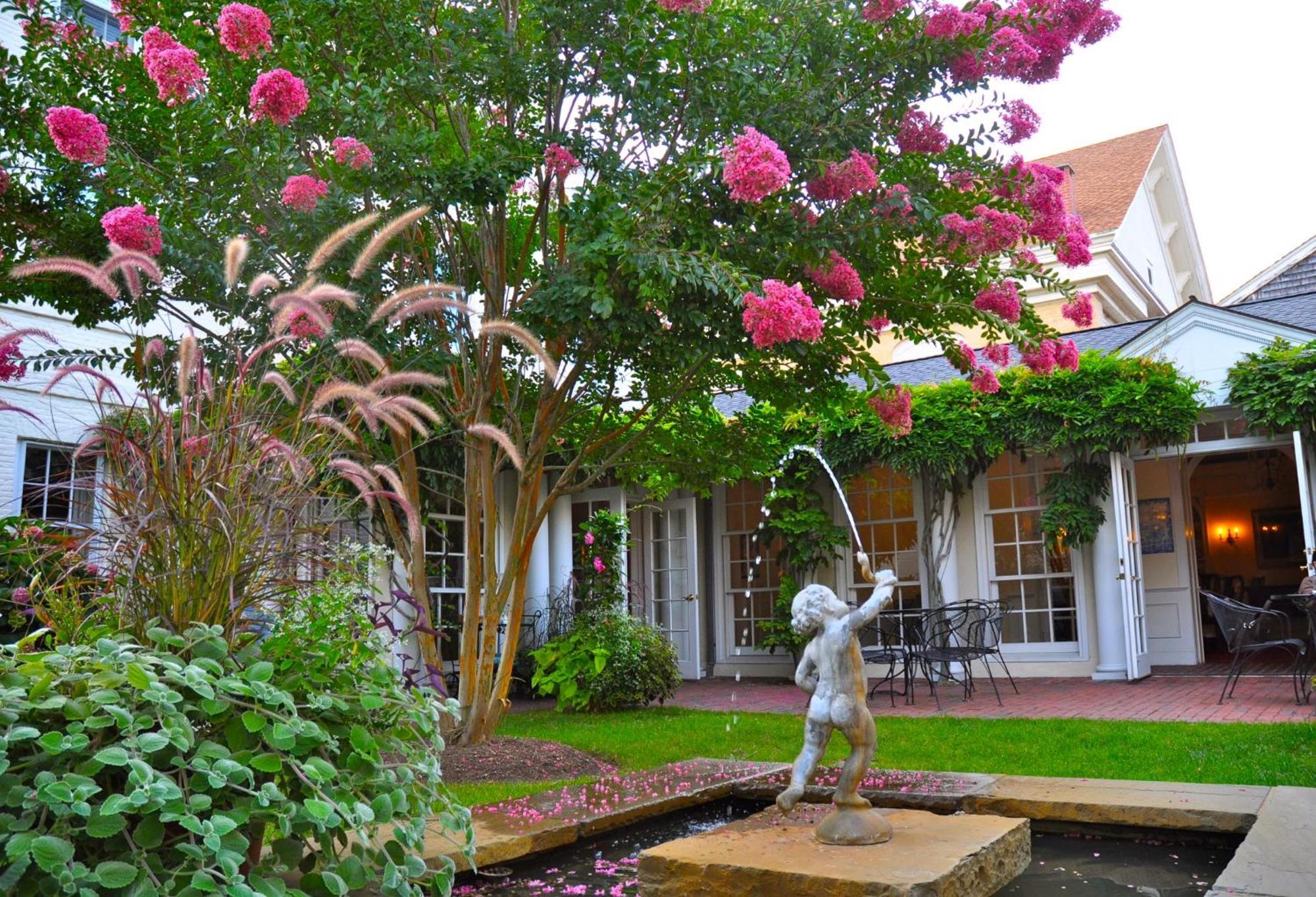 Francis Malbone House Bed & Breakfast Нюпорт Екстериор снимка