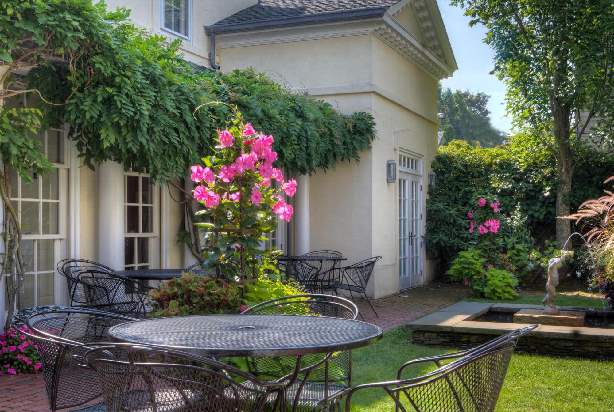 Francis Malbone House Bed & Breakfast Нюпорт Екстериор снимка