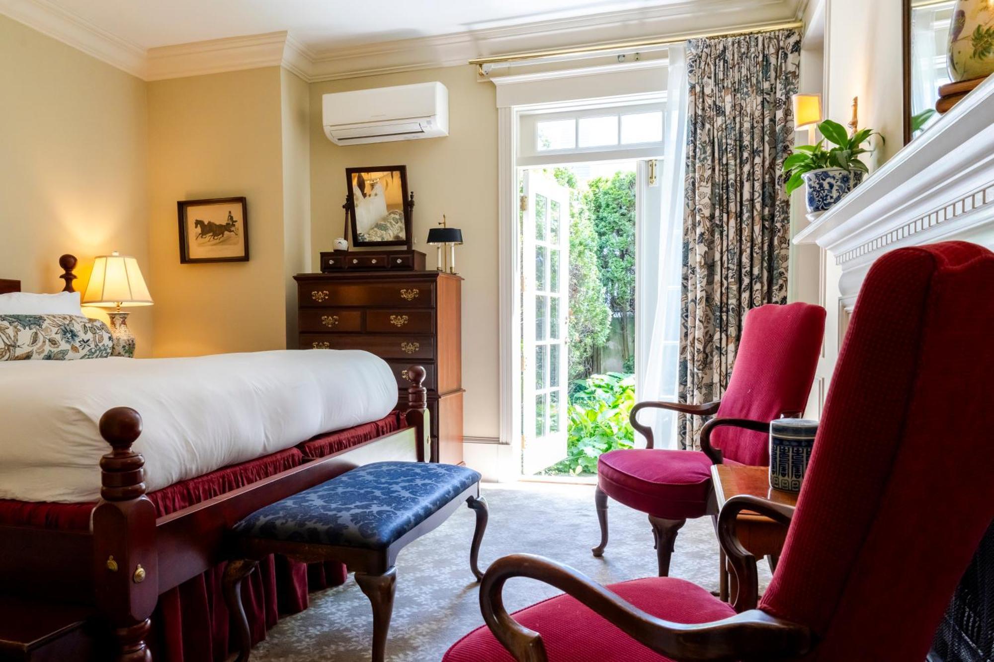 Francis Malbone House Bed & Breakfast Нюпорт Екстериор снимка