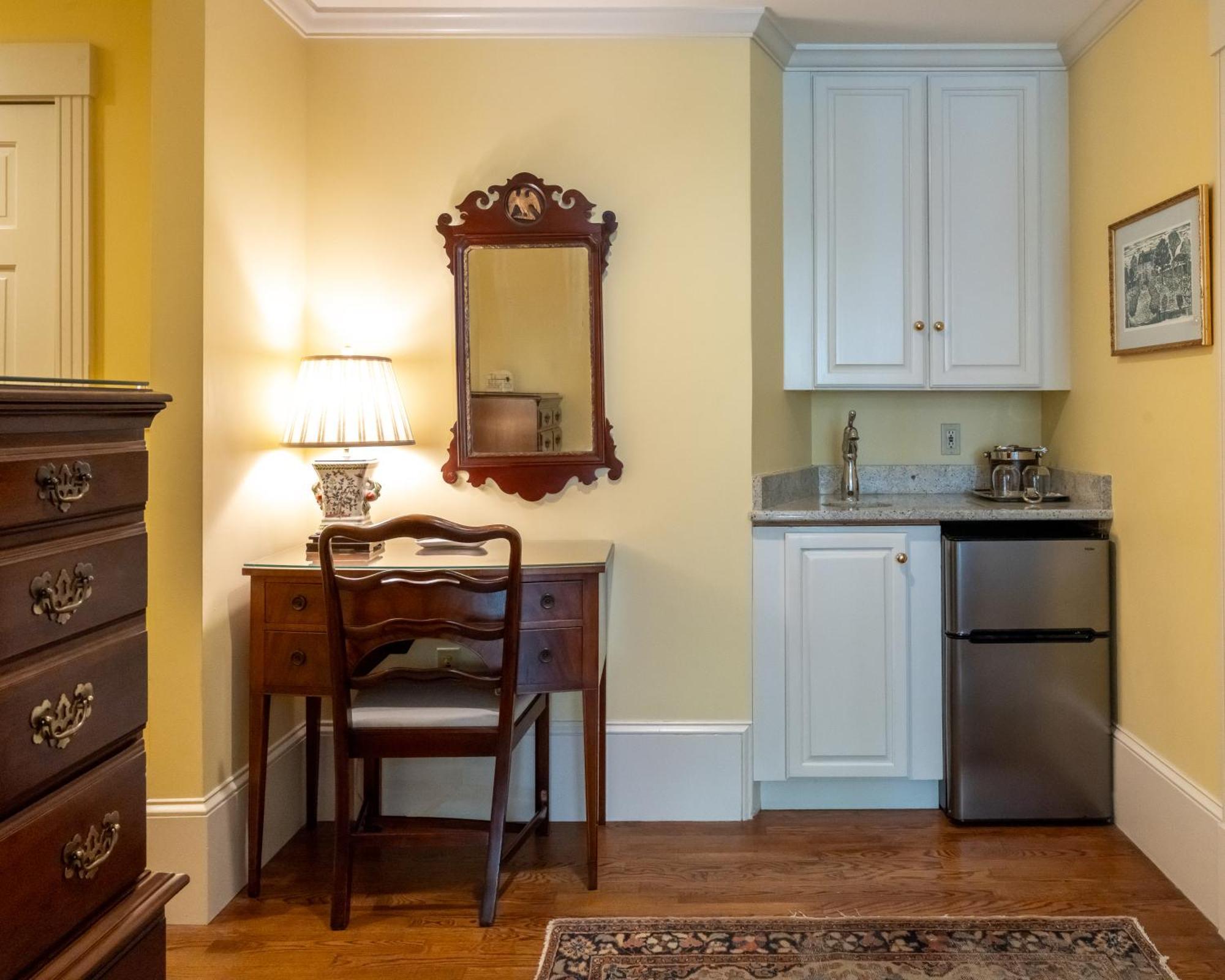 Francis Malbone House Bed & Breakfast Нюпорт Екстериор снимка