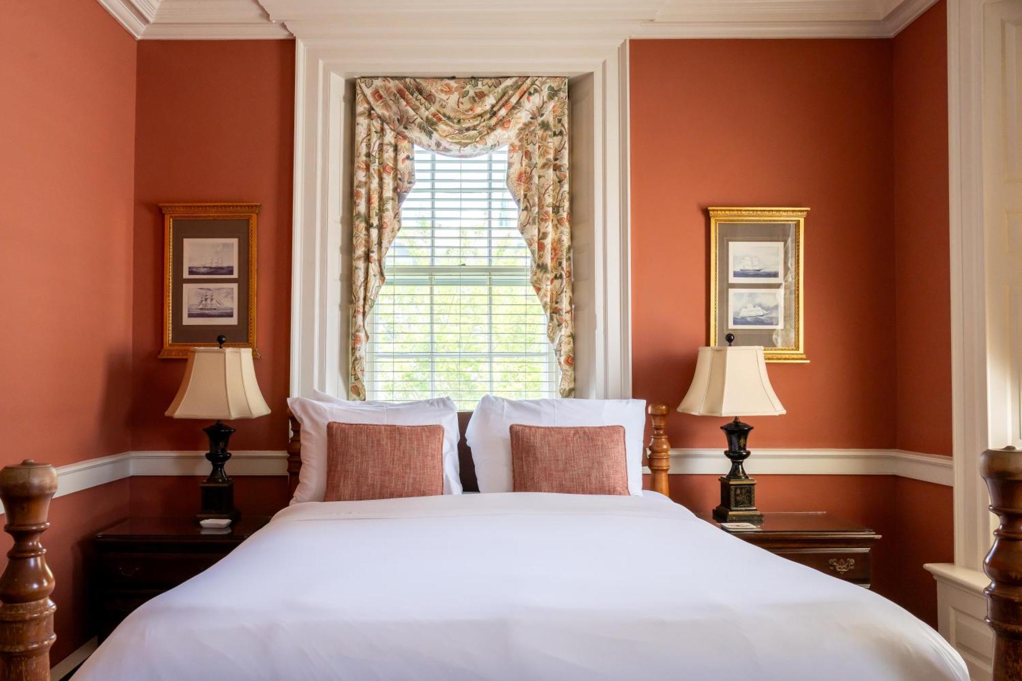 Francis Malbone House Bed & Breakfast Нюпорт Екстериор снимка