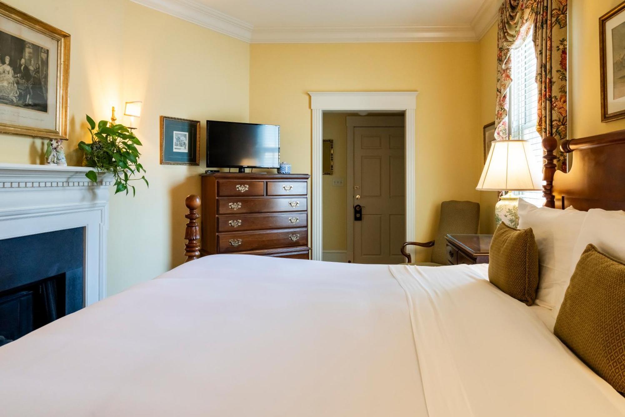 Francis Malbone House Bed & Breakfast Нюпорт Екстериор снимка